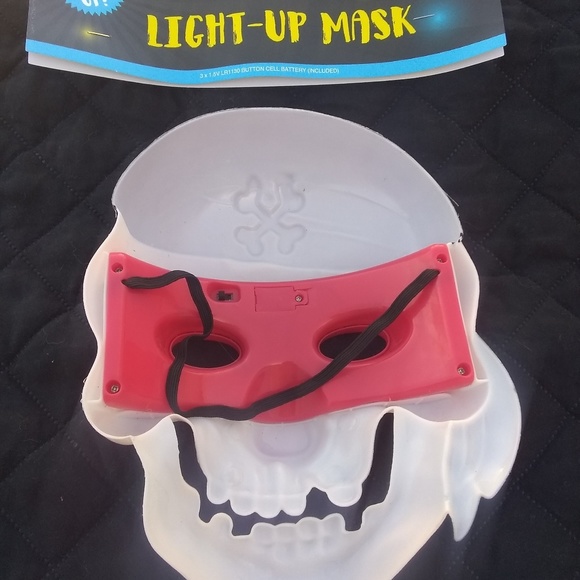 💀Pirate Light up Mask - Picture 2 of 2